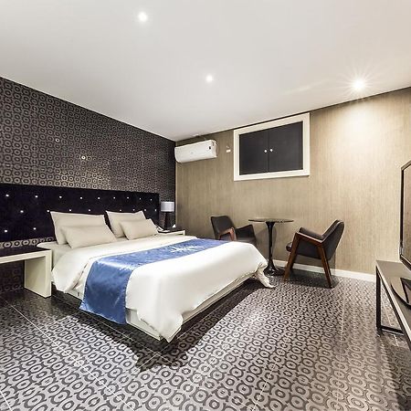 Cheonho Hotel The Blue Seoul Bagian luar foto