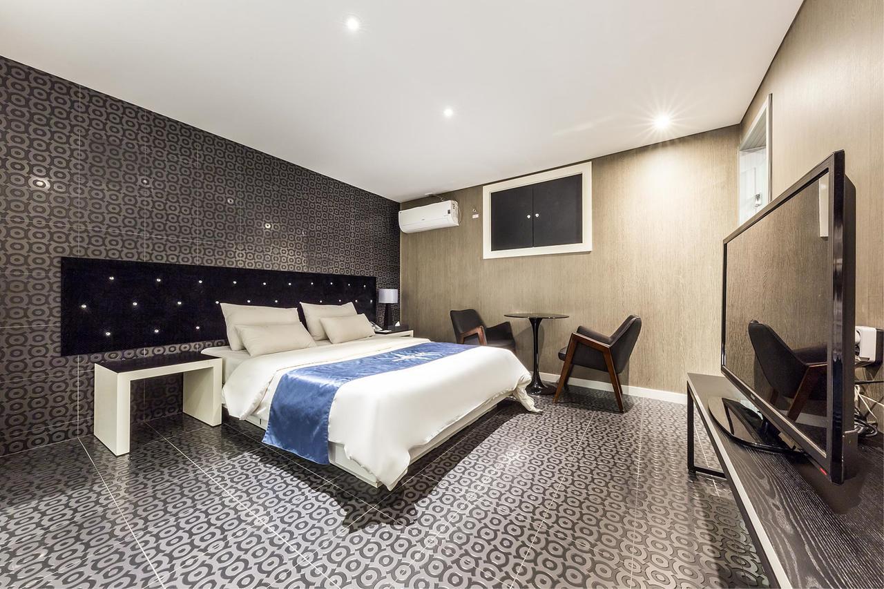 Cheonho Hotel The Blue Seoul Bagian luar foto