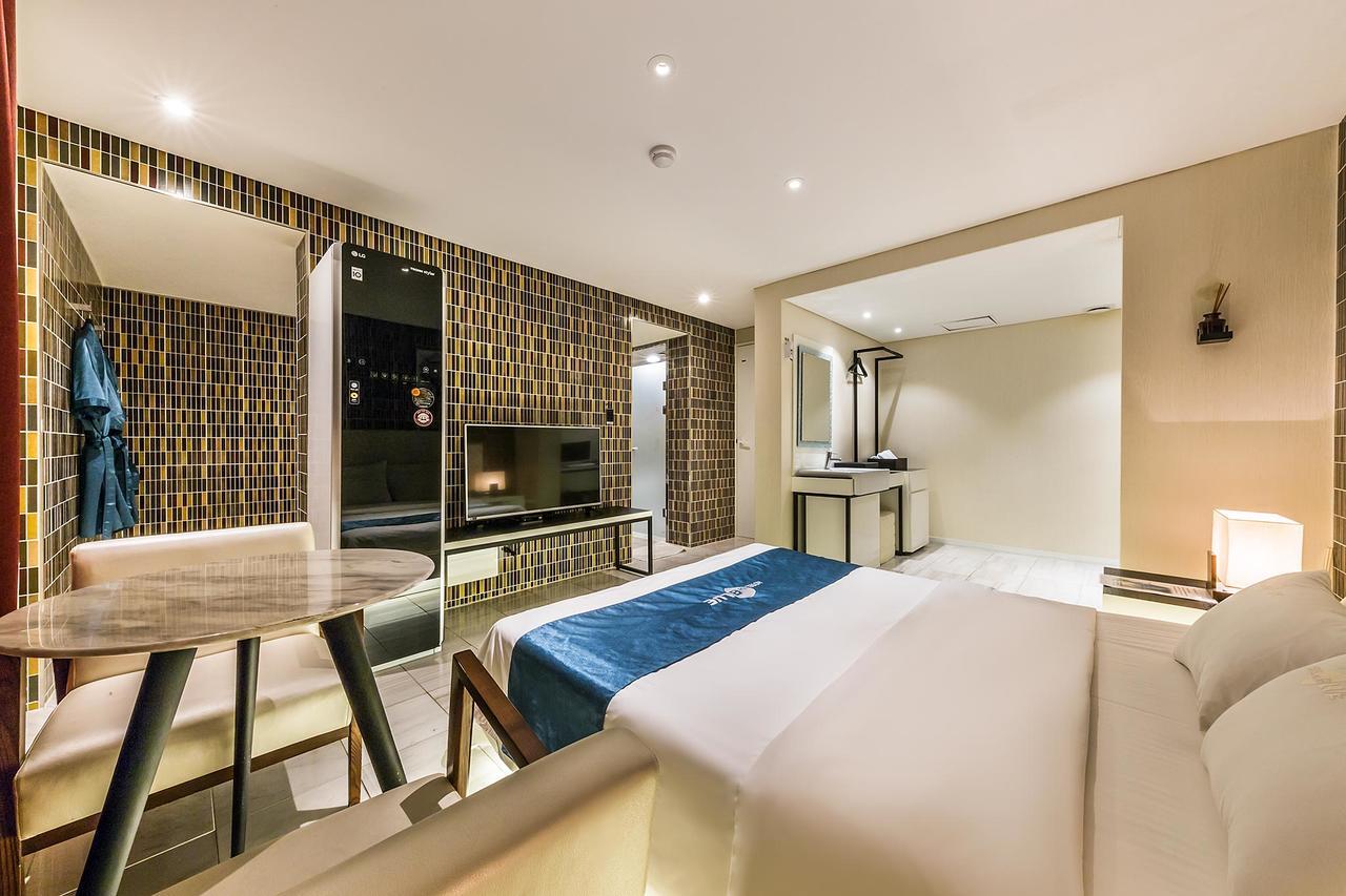 Cheonho Hotel The Blue Seoul Bagian luar foto