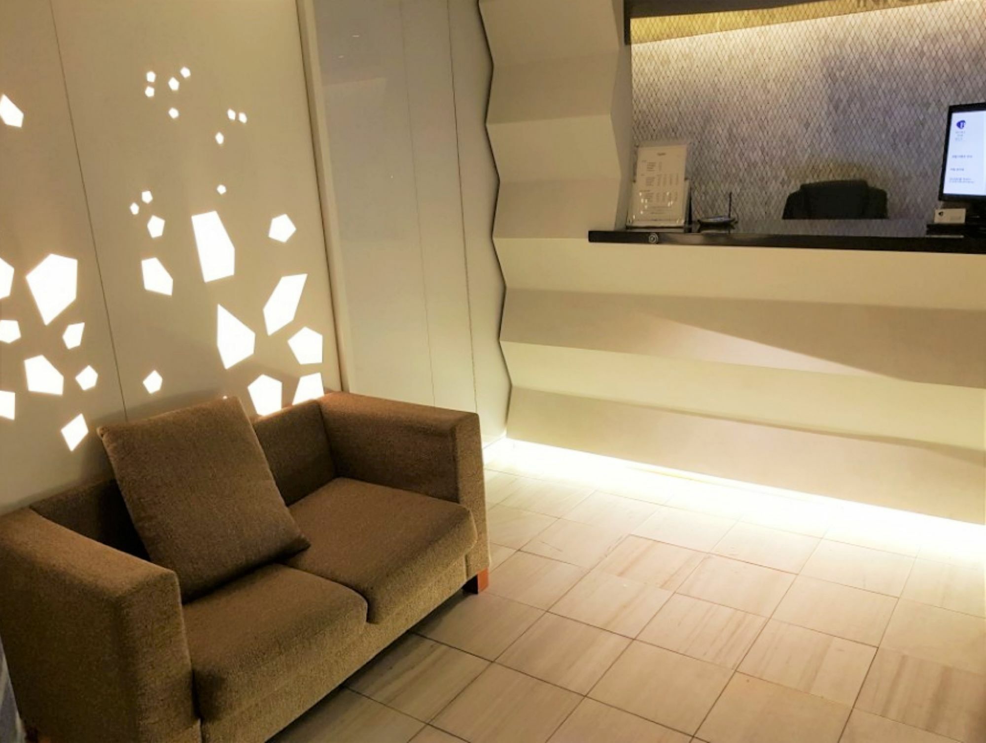 Cheonho Hotel The Blue Seoul Bagian luar foto