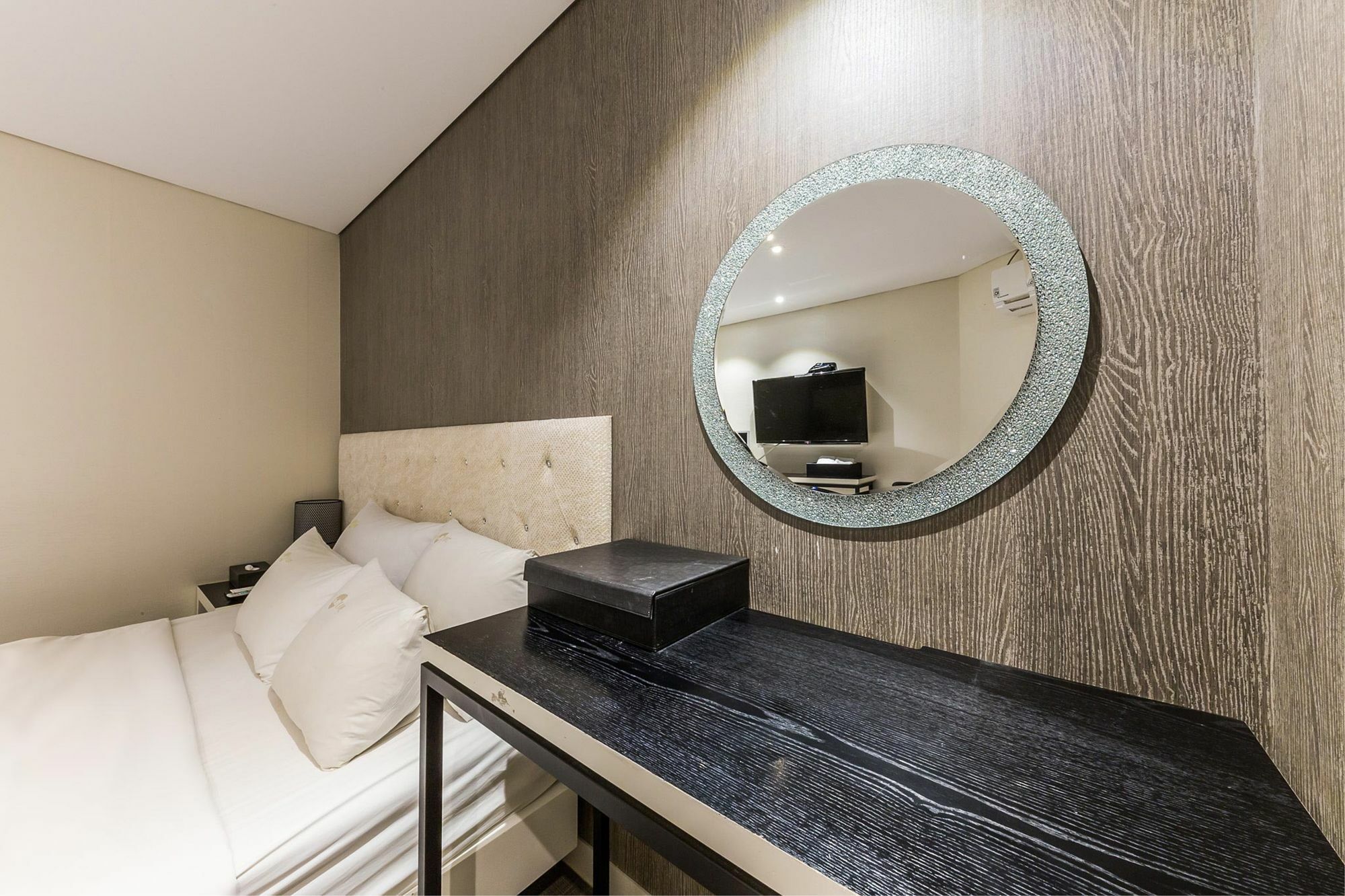 Cheonho Hotel The Blue Seoul Bagian luar foto