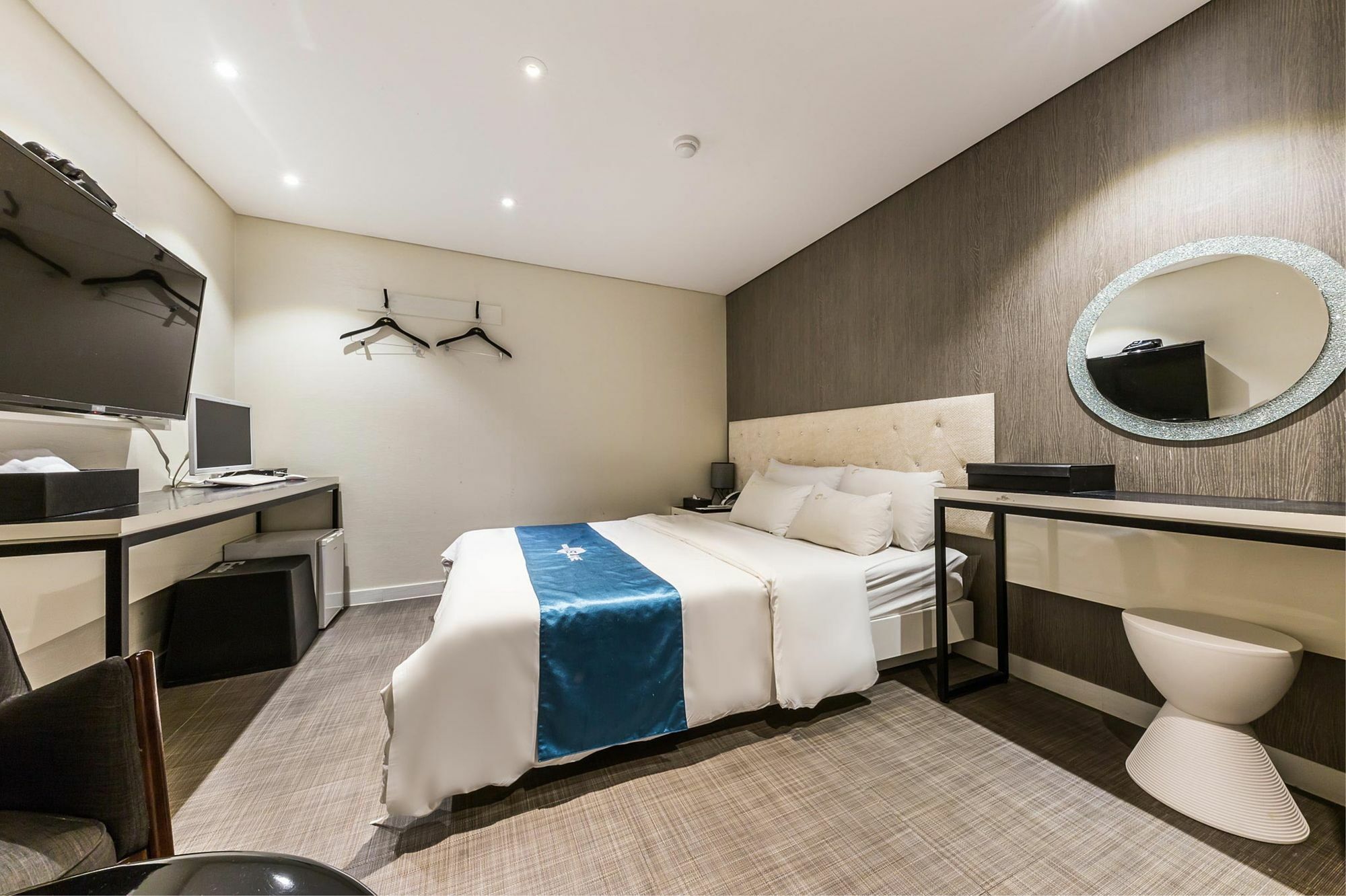 Cheonho Hotel The Blue Seoul Bagian luar foto